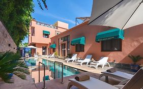 Yanis Guest House